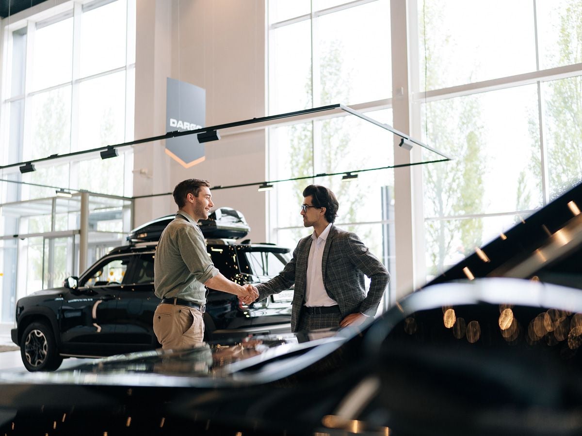 Buying a Used Car Privately vs From a Dealer: Pros and Cons